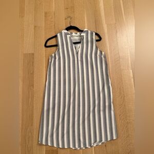 Lush White and Gray V-Neck Sheath Tunic